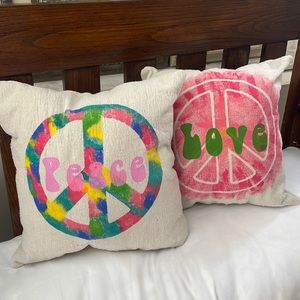 Groovy throw pillow “Peace and Love” set of 2.
